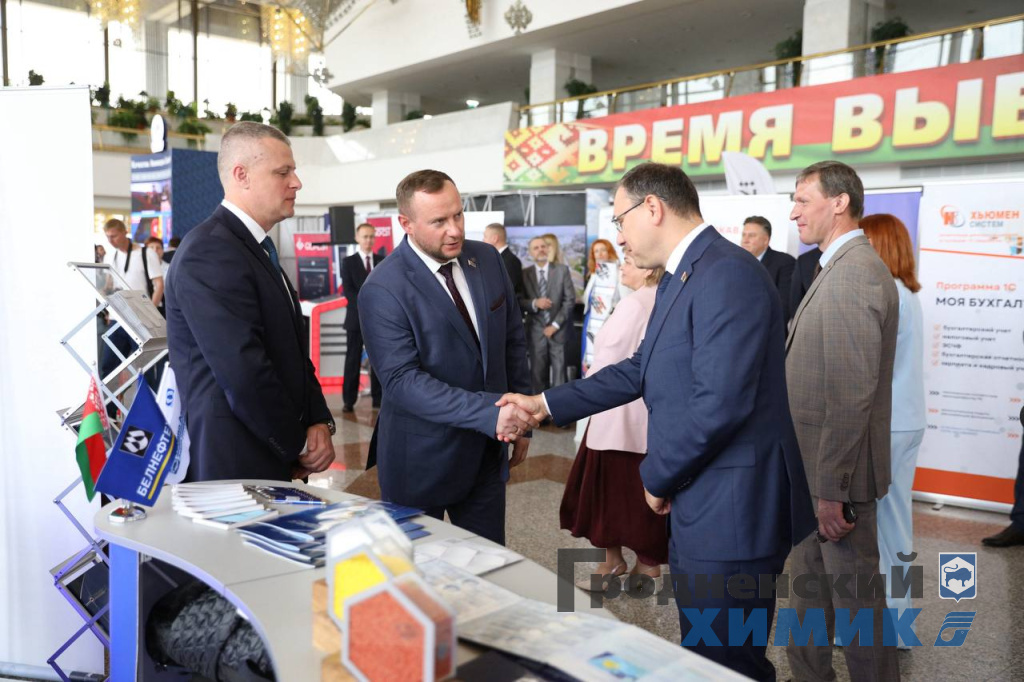 Премия Правительства_получение_первый заместитель генерального директора_2025_2.jpeg